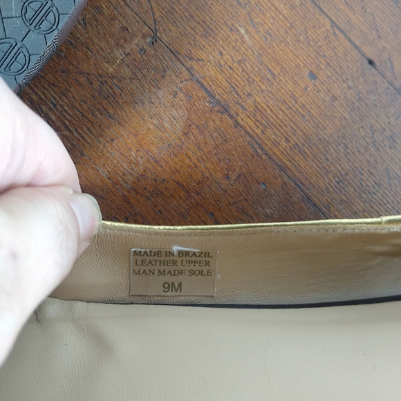 LILY PULITZER Brown Leather Flats with Gold Toned Lions Head - Picture 5 of 5